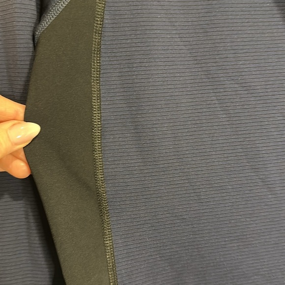 UNDER ARMOUR Ladies’ Cold Gear No Breaks Balaclava Running Hoodie, Size M, EUC - Picture 9 of 11